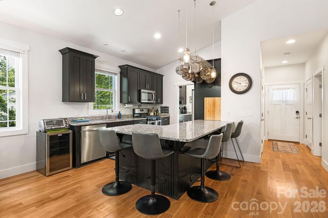 82 Summit Circle, Hendersonville, NC 28739