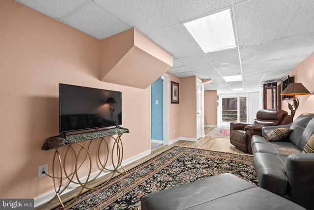 5755 HUNTON WOOD DR, Broad Run, VA 20137