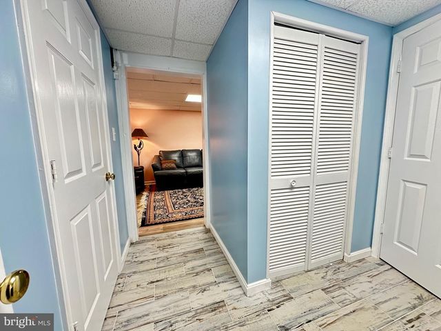 5755 HUNTON WOOD DR, Broad Run, VA 20137