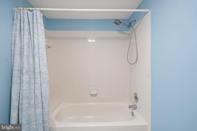 5755 HUNTON WOOD DR, Broad Run, VA 20137