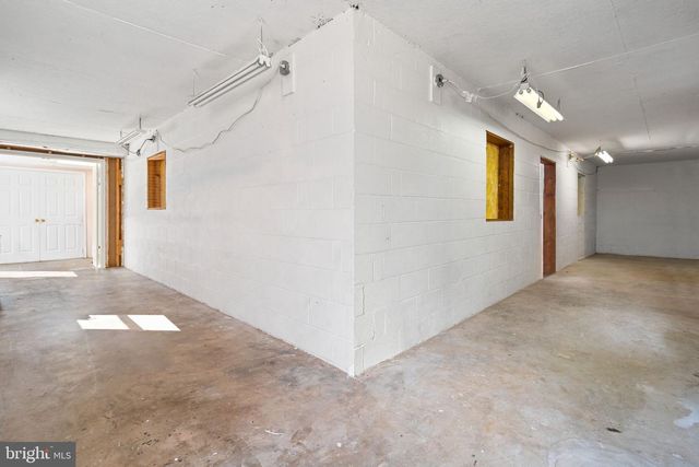 5755 HUNTON WOOD DR, Broad Run, VA 20137