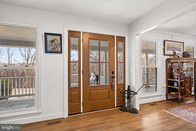 5755 HUNTON WOOD DR, Broad Run, VA 20137