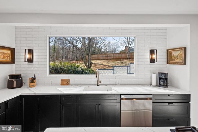 5755 HUNTON WOOD DR, Broad Run, VA 20137