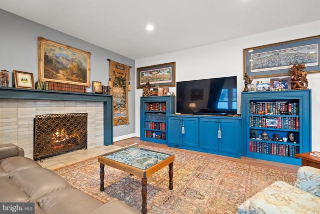 5755 HUNTON WOOD DR, Broad Run, VA 20137