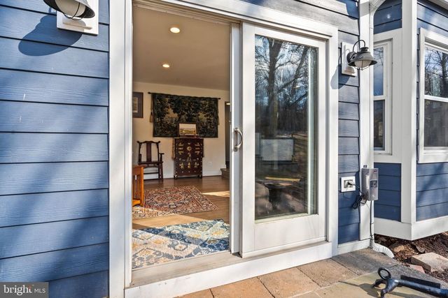 5755 HUNTON WOOD DR, Broad Run, VA 20137