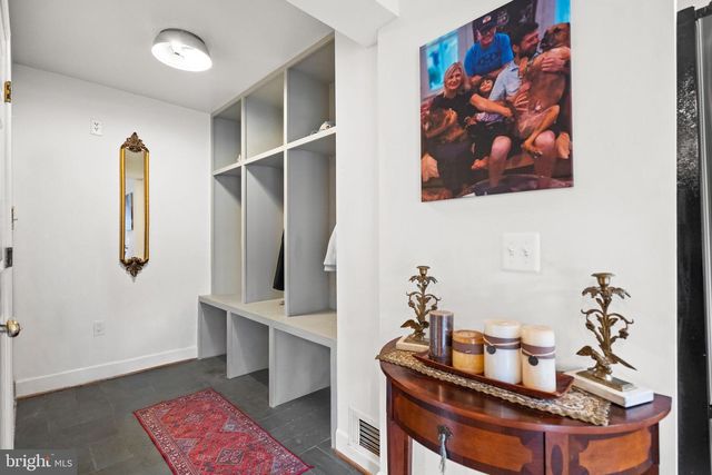 5755 HUNTON WOOD DR, Broad Run, VA 20137