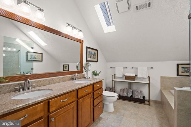 5755 HUNTON WOOD DR, Broad Run, VA 20137