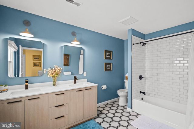 5755 HUNTON WOOD DR, Broad Run, VA 20137