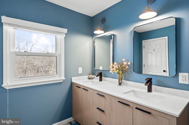 5755 HUNTON WOOD DR, Broad Run, VA 20137