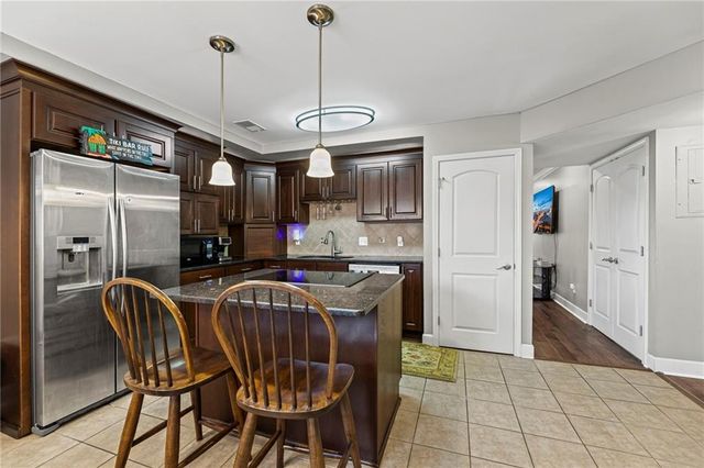 536 W 10th Street, Kansas City, MO 64105