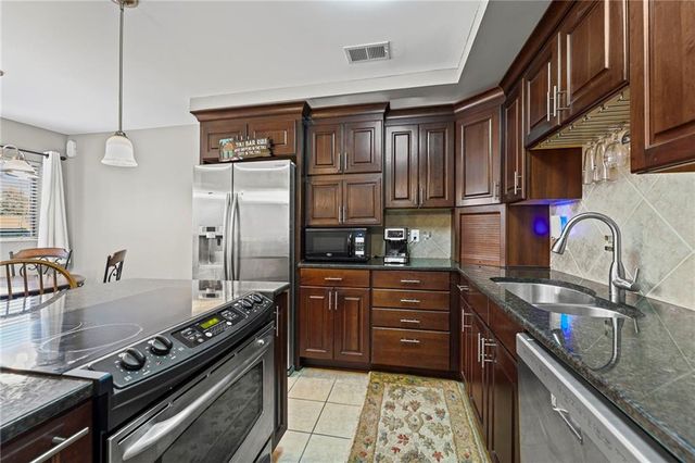 536 W 10th Street, Kansas City, MO 64105