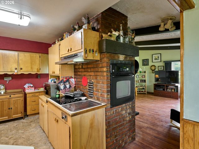 5724 S ANDERSON Rd, Aurora, OR 97002