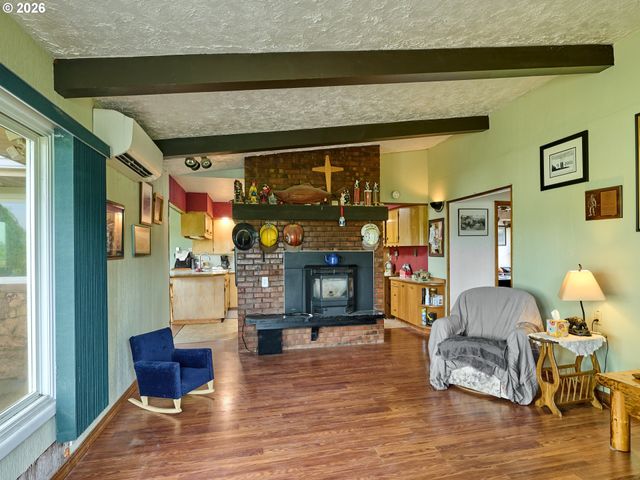 5724 S ANDERSON Rd, Aurora, OR 97002