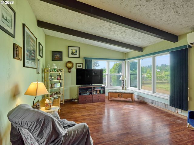 5724 S ANDERSON Rd, Aurora, OR 97002