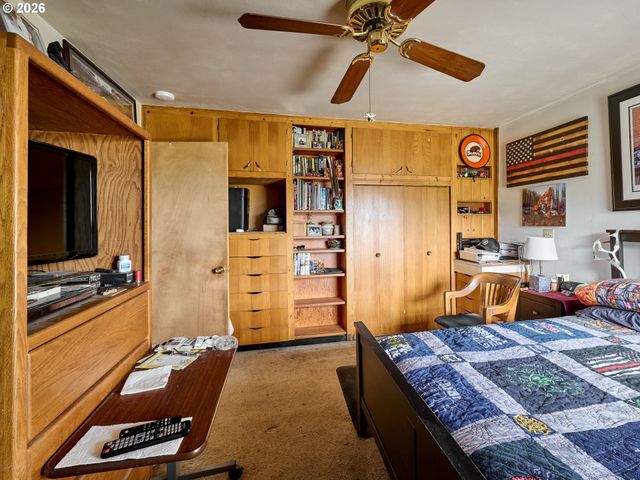 5724 S ANDERSON Rd, Aurora, OR 97002