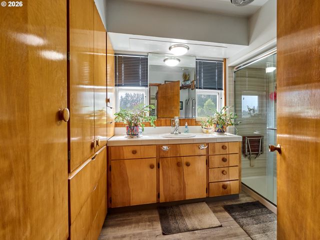 5724 S ANDERSON Rd, Aurora, OR 97002