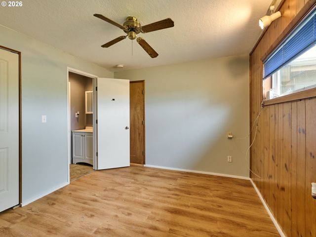 5724 S ANDERSON Rd, Aurora, OR 97002