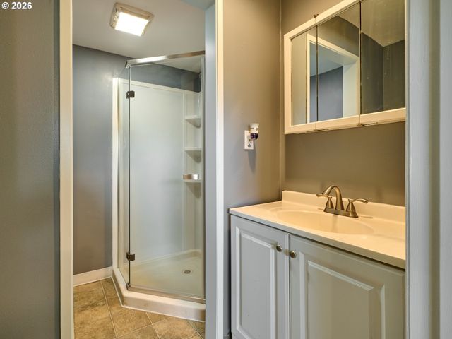 5724 S ANDERSON Rd, Aurora, OR 97002
