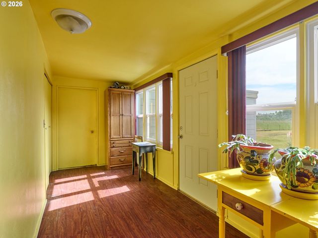 5724 S ANDERSON Rd, Aurora, OR 97002