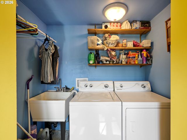 5724 S ANDERSON Rd, Aurora, OR 97002
