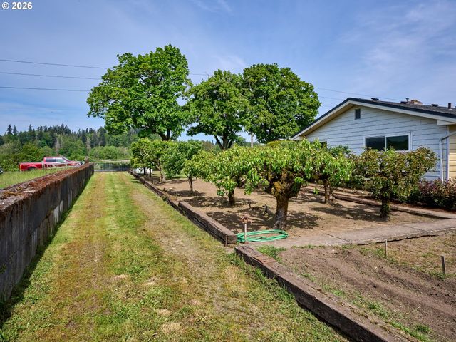 5724 S ANDERSON Rd, Aurora, OR 97002