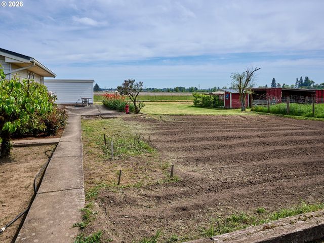 5724 S ANDERSON Rd, Aurora, OR 97002