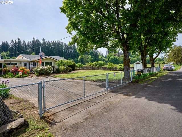 5724 S ANDERSON Rd, Aurora, OR 97002