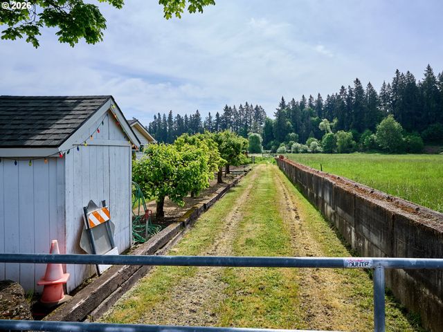 5724 S ANDERSON Rd, Aurora, OR 97002