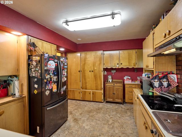 5724 S ANDERSON Rd, Aurora, OR 97002