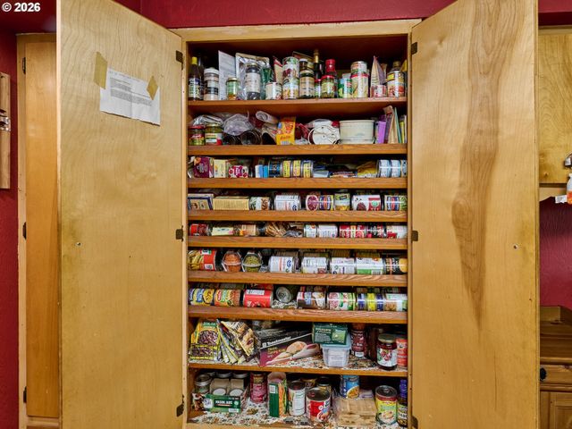 5724 S ANDERSON Rd, Aurora, OR 97002