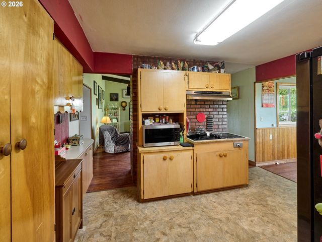 5724 S ANDERSON Rd, Aurora, OR 97002