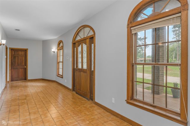 6231 S Lakeshore Drive, Shreveport, LA 71119