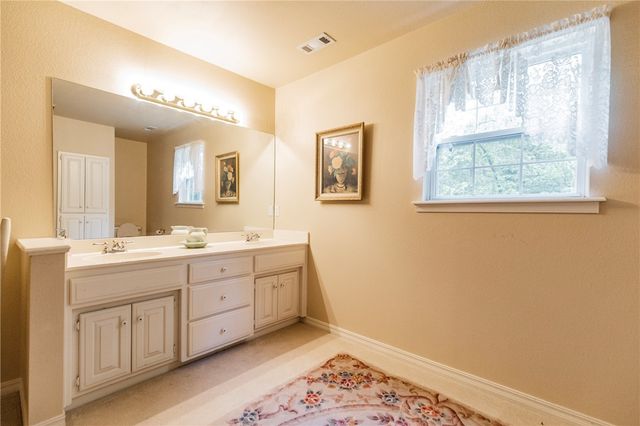 14203 Greenridge Road, Fayetteville, AR 72701