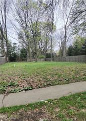 1935 Coventry Road, Cleveland Heights, OH 44118