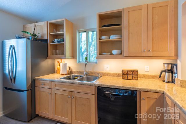 104 Llama Way, Black Mountain, NC 28711