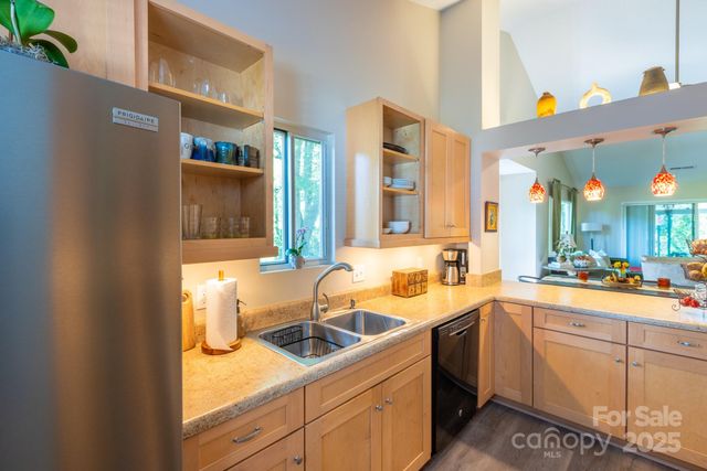 104 Llama Way, Black Mountain, NC 28711