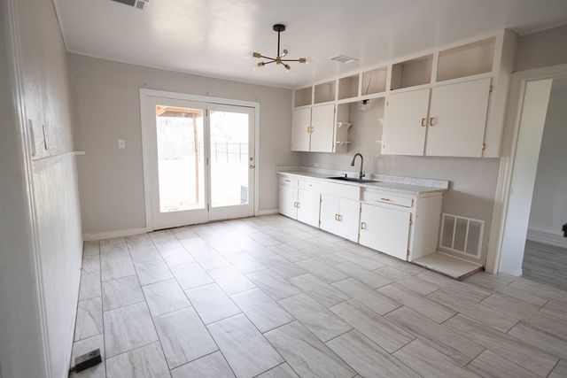 737 Hickory St, Colorado City, TX 79512