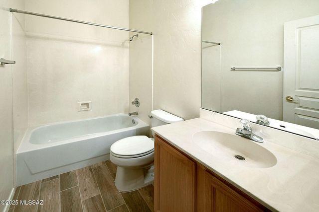 345 W Continental Vista Place, Green Valley, AZ 85614