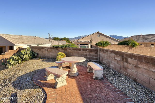345 W Continental Vista Place, Green Valley, AZ 85614