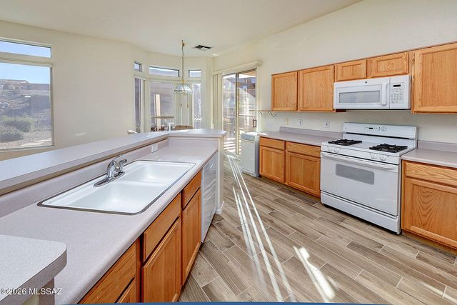 345 W Continental Vista Place, Green Valley, AZ 85614