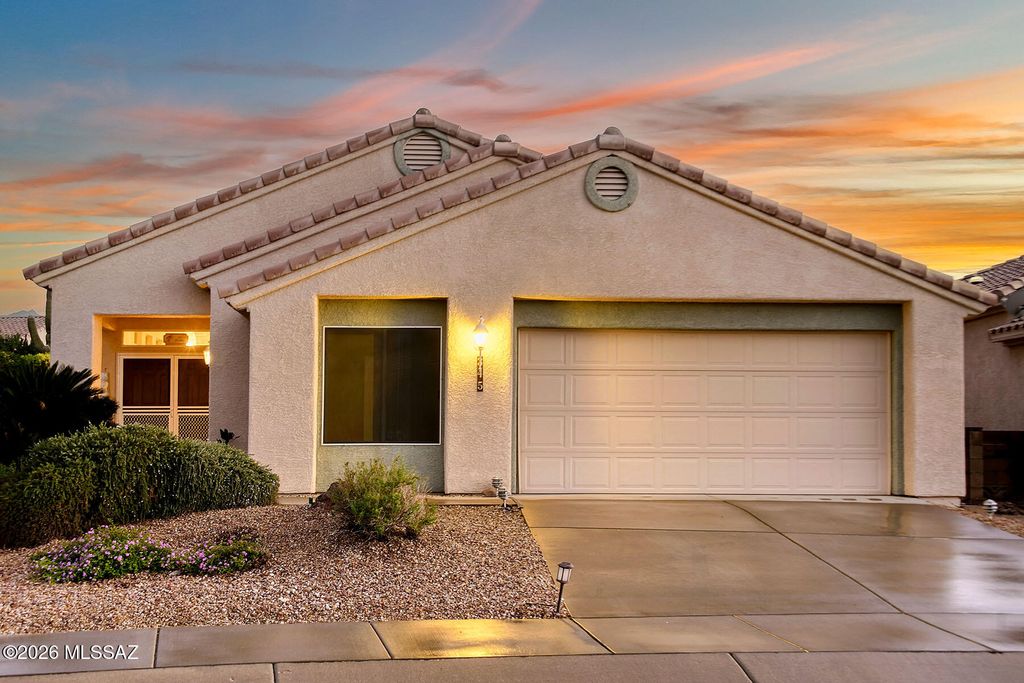 345 W Continental Vista Place, Green Valley, AZ 85614