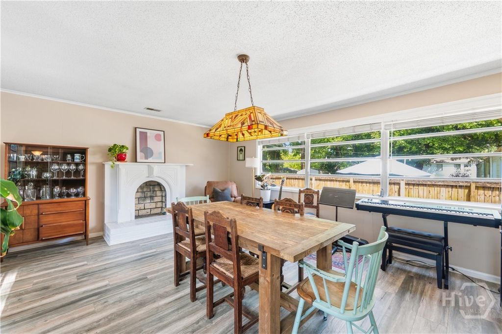 Image 10 of property listing at 2412 E 40th Street, Savannah, GA 31404