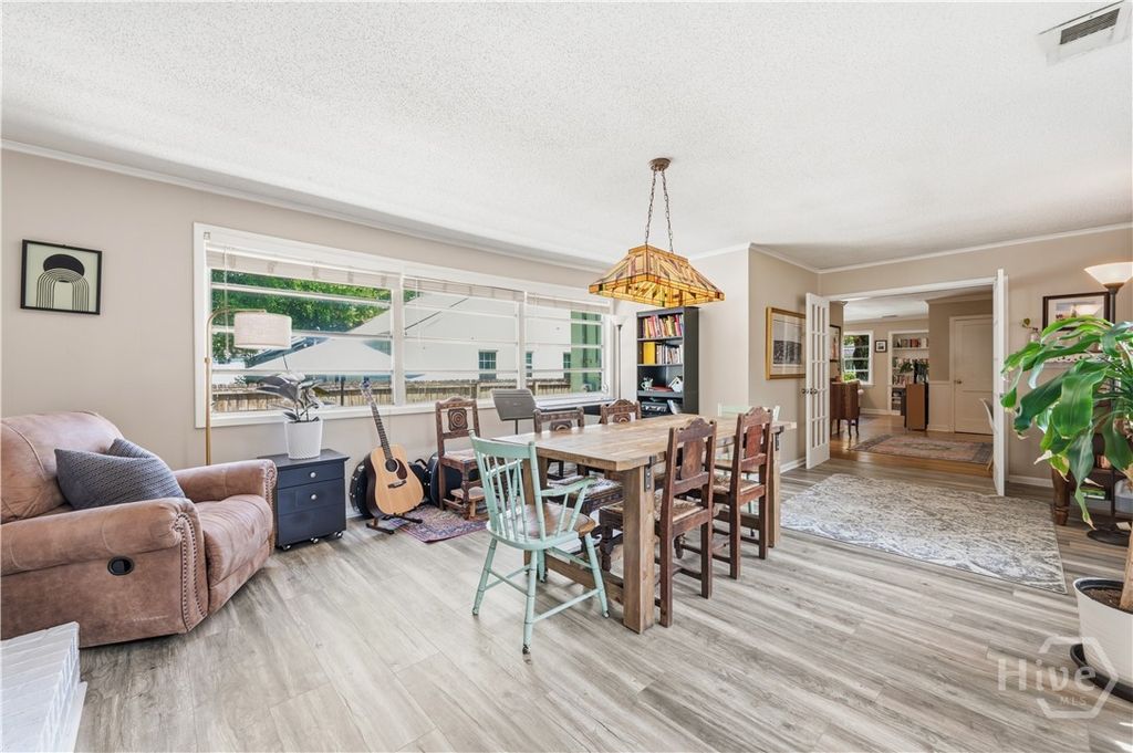 Image 11 of property listing at 2412 E 40th Street, Savannah, GA 31404