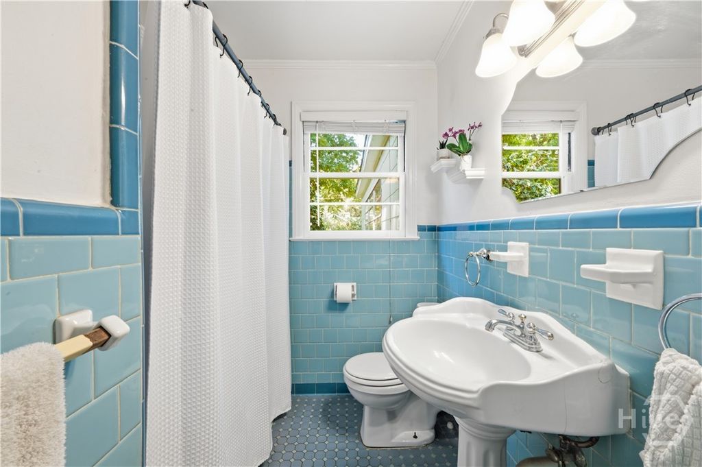 Image 13 of property listing at 2412 E 40th Street, Savannah, GA 31404