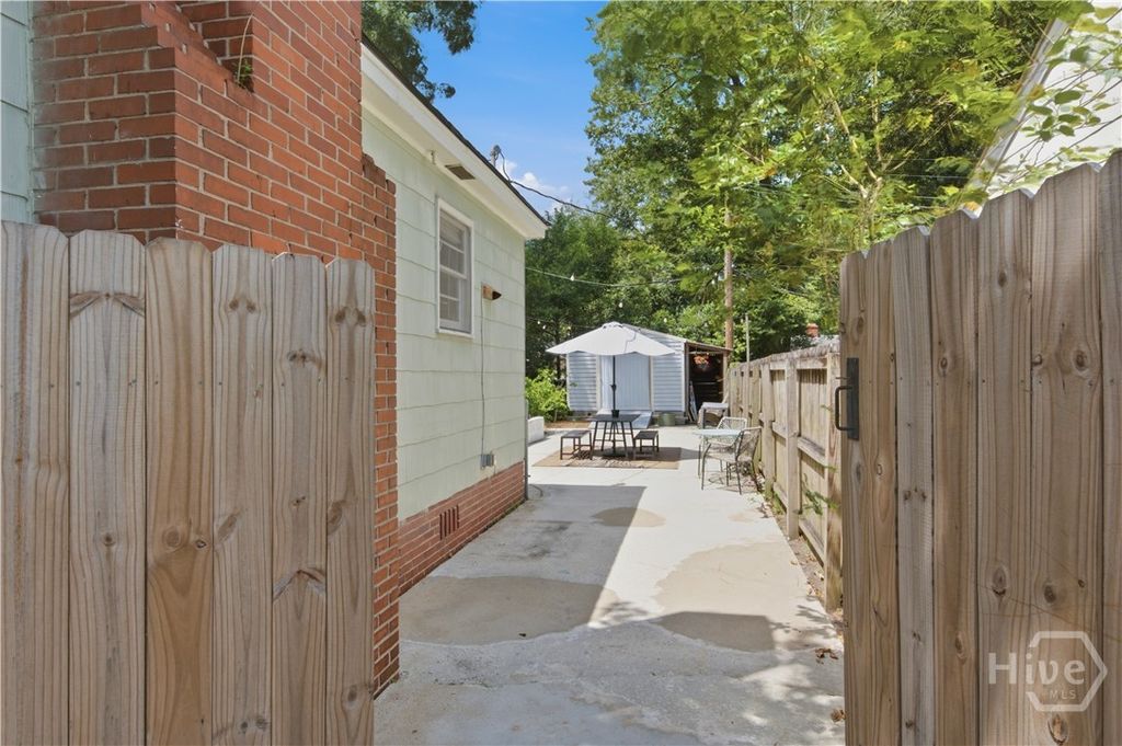Image 16 of property listing at 2412 E 40th Street, Savannah, GA 31404