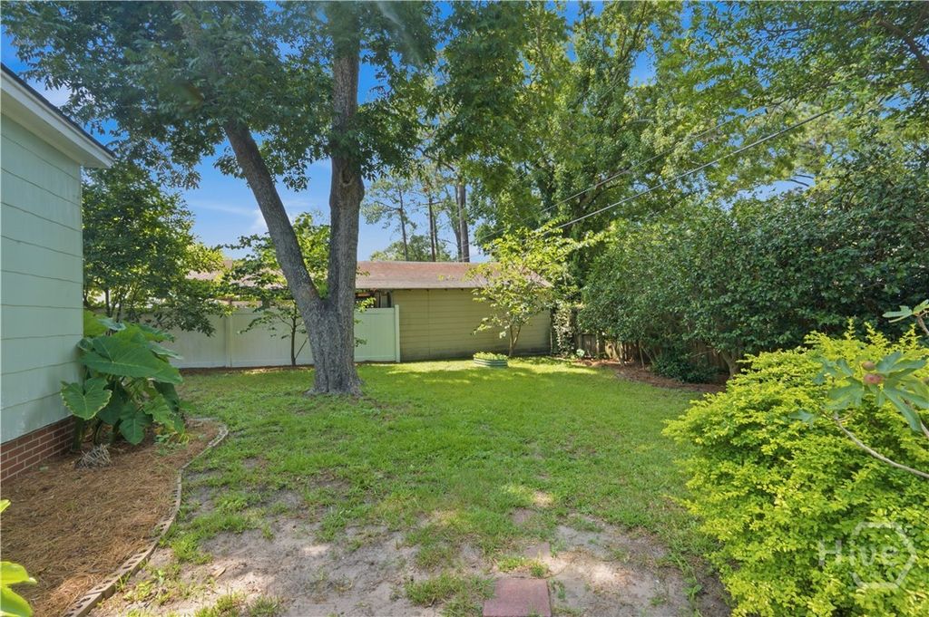 Image 18 of property listing at 2412 E 40th Street, Savannah, GA 31404