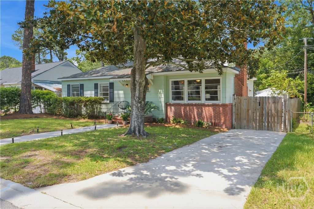 Image 2 of property listing at 2412 E 40th Street, Savannah, GA 31404