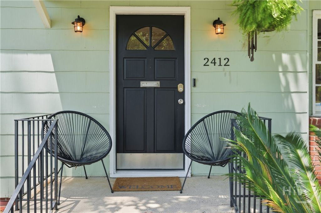 Image 3 of property listing at 2412 E 40th Street, Savannah, GA 31404