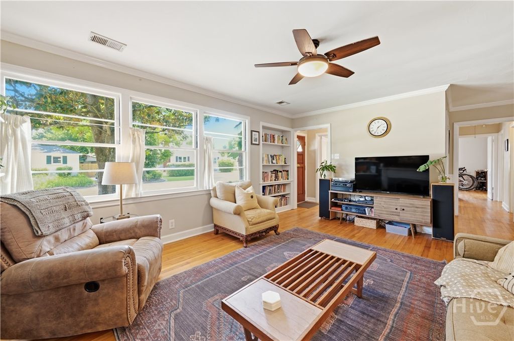 Image 5 of property listing at 2412 E 40th Street, Savannah, GA 31404