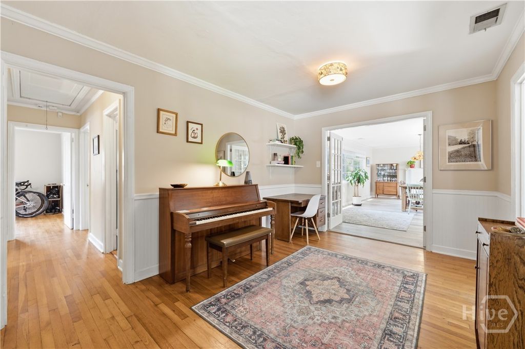 Image 6 of property listing at 2412 E 40th Street, Savannah, GA 31404
